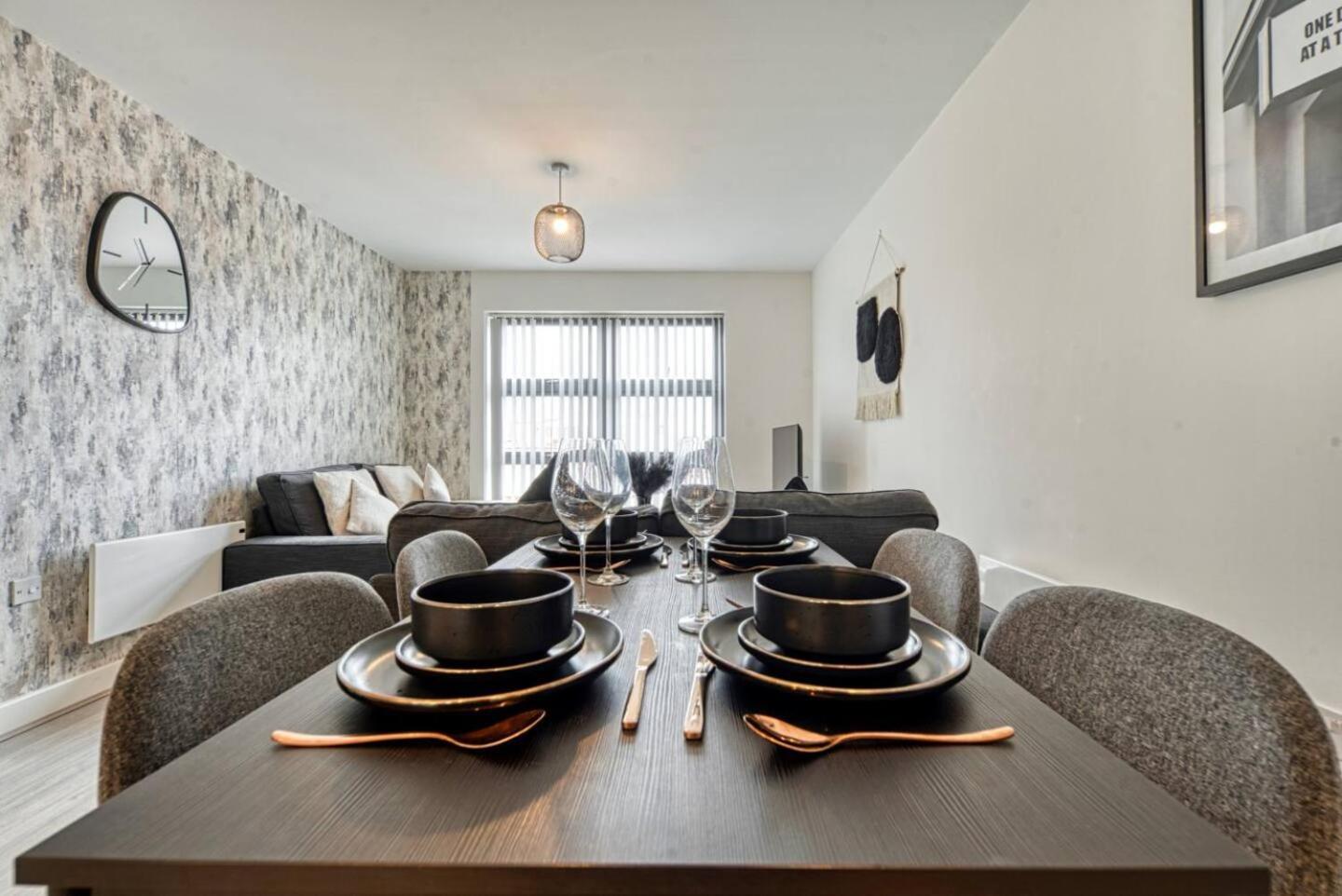 Apartment Modern 2-bed Flat With Parking Near *